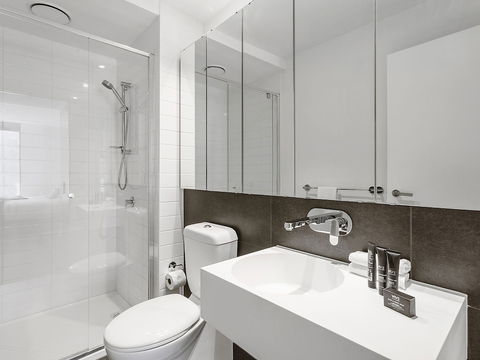 CHARLOTTE Manhatten Building Near Spencer St. & Southern Cross Station - Sydney 4u 2