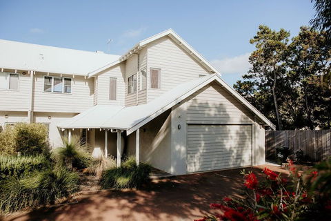 Waterfront - Accommodation Sydney 1