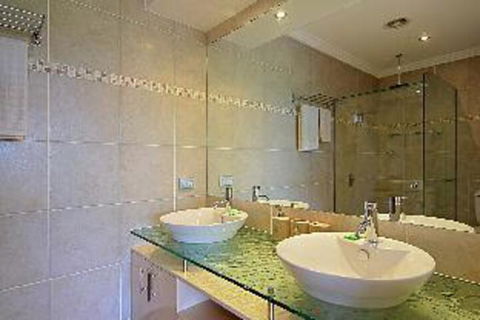 A PERFECT STAY 3 James Cook Apartments - Accommodation Sydney 1