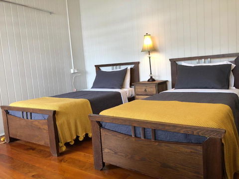 Five 3 Five - The Beachside Barracks - Sydney 4u 4