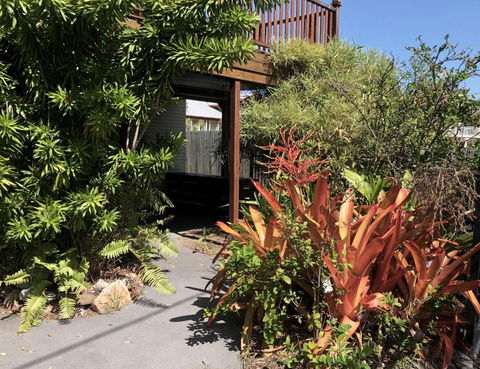 Five 3 Five - The Beachside Barracks - Sydney 4u 5