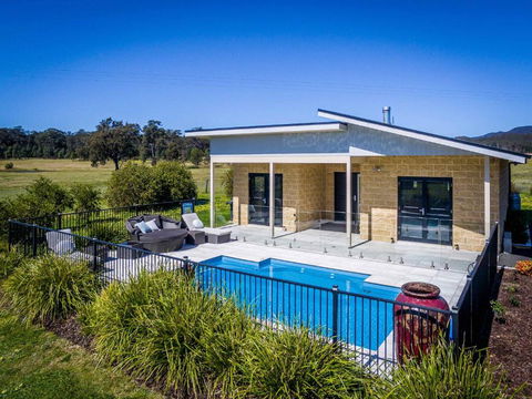 Mandalay Villas - Villa 2 - Sydney 4u 3
