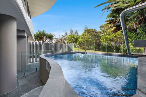 Breeze Mooloolaba - Sydney 4u 5