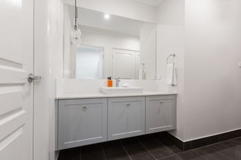 Brand New Townhouse - Sydney 4u 3