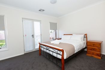 Brand New Townhouse - Sydney 4u 5