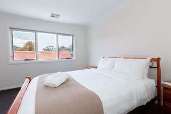Brand New Townhouse - Sydney 4u 6