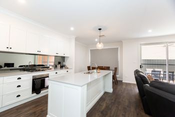 Brand New Townhouse - Sydney 4u 1
