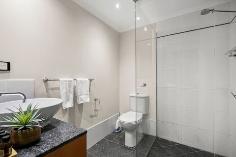 Poolside Alamanda Beachfront Resort 88 - Accommodation Sydney 6