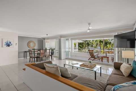 Poolside Alamanda Beachfront Resort 88 - Accommodation Sydney 1