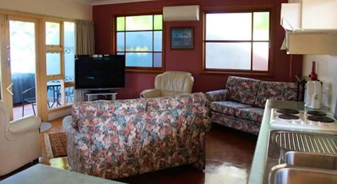 Anchlia Waterfront Cottage - Sydney 4u 1