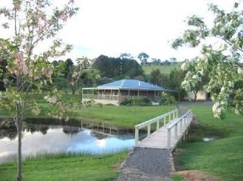 Buttercup Cottage & Private Apartment - Accommodation Sydney 0