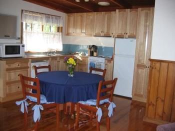 Buttercup Cottage & Private Apartment - Accommodation Sydney 6