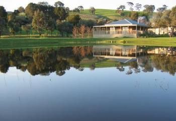 Buttercup Cottage & Private Apartment - Accommodation Sydney 1