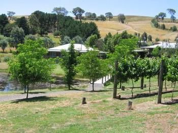 Buttercup Cottage & Private Apartment - Accommodation Sydney 2