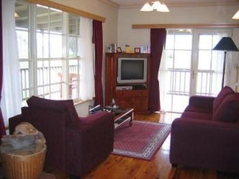 Buttercup Cottage & Private Apartment - Accommodation Sydney 5