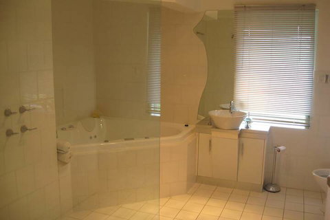 Under The Vines - Accommodation Sydney 3