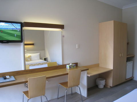 Country Lodge Motor Inn - Accommodation Sydney 3