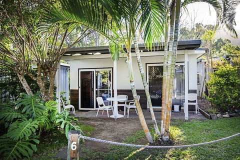 Bush Village Holiday Cabins - Sydney 4u 4