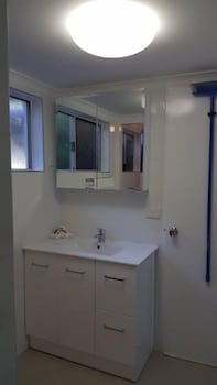 Clifton Sands Holiday Apartments - Accommodation Sydney 5