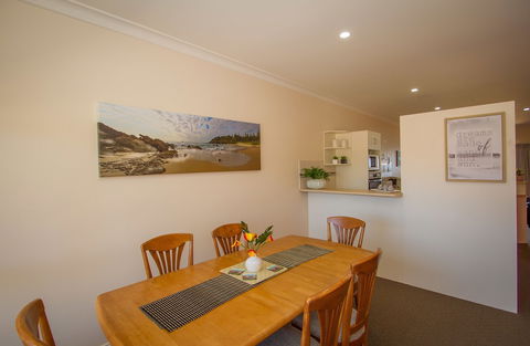 Meridian Beachside Apartments - Sydney 4u 5