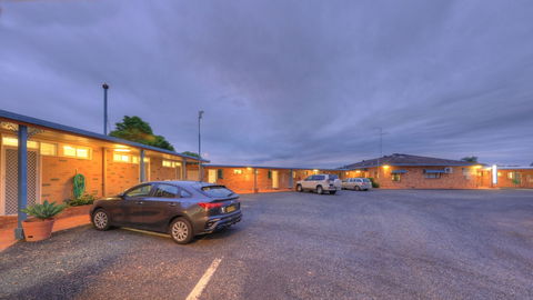 Jacaranda Motor Lodge - Sydney 4u 4
