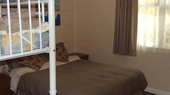 Lakes Entrance Holiday Units - Sydney 4u 6