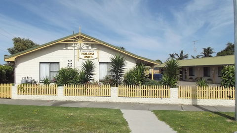 Lakes Entrance Holiday Units - Sydney 4u 0