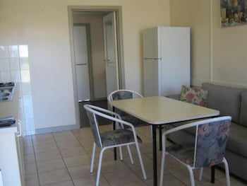 Lakes Entrance Holiday Units - Sydney 4u 5