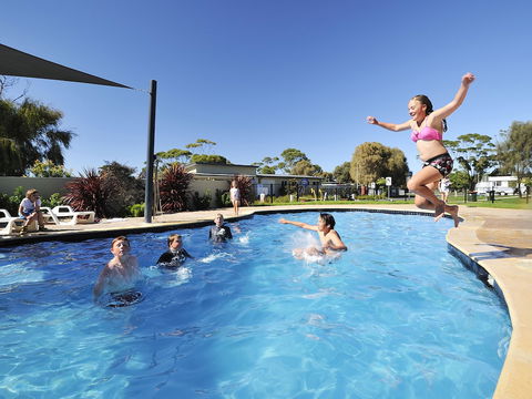 NRMA Eastern Beach Holiday Park - Sydney 4u 1