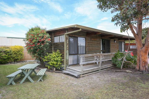Lazy Acre Log Cabins - Sydney 4u 6