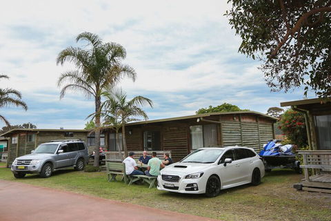 Lazy Acre Log Cabins - Sydney 4u 5