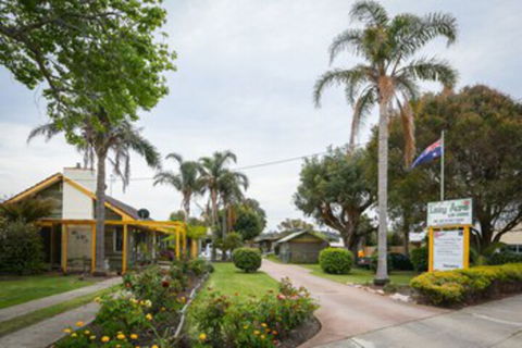 Lazy Acre Log Cabins - Sydney 4u 0