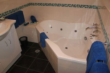 Lorne Bush House Cottages & Eco Retreats - Sydney 4u 3