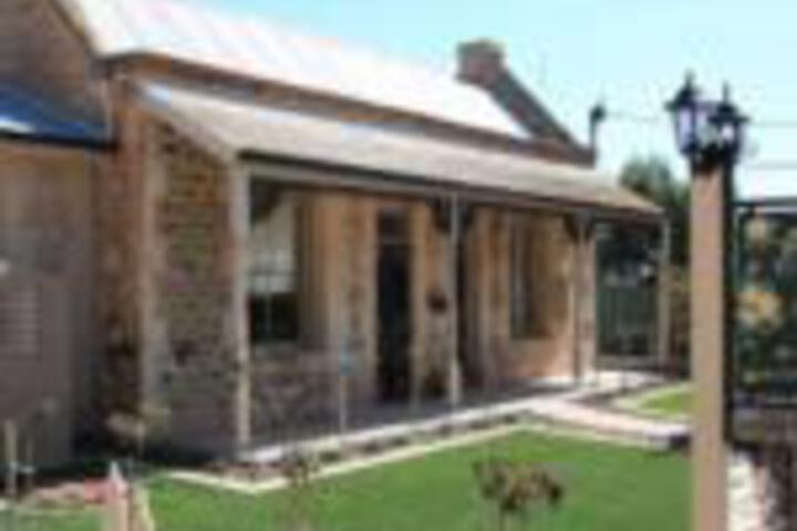 Moonta SA Sydney 4u