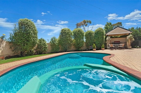 Hopkins House Motel & Apartments - Accommodation Sydney 3