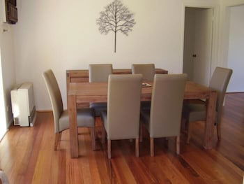 Yarra Glen Racecourse Apartments - Accommodation Sydney 3