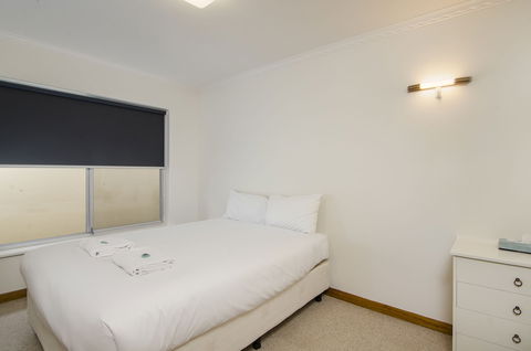 The Commodore - Sydney 4u 1