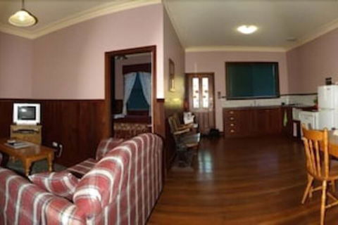 Pemberton Old Picture Theatre Holiday Apartments - Sydney 4u 5