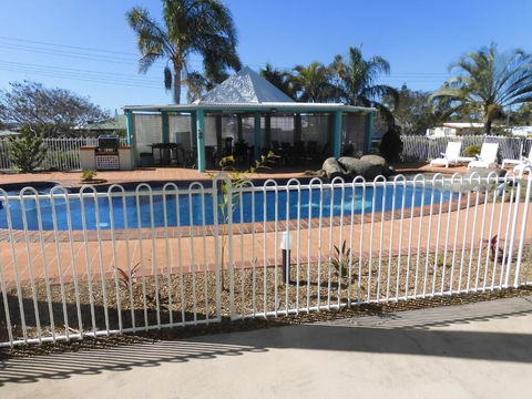 Reef Adventureland Motor Inn - Sydney 4u 5