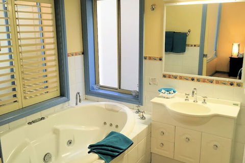 Al Mare Beachfront Retreat - Accommodation Sydney 5