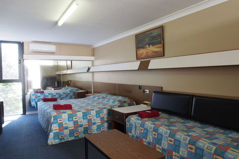 City Beach Motel - Accommodation Sydney 6