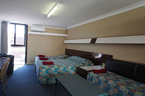 City Beach Motel - Accommodation Sydney 4