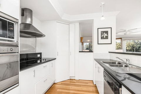 3 / 54 Lawson St. The Palms 3 - Accommodation Sydney 1