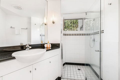 3 / 54 Lawson St. The Palms 3 - Accommodation Sydney 4