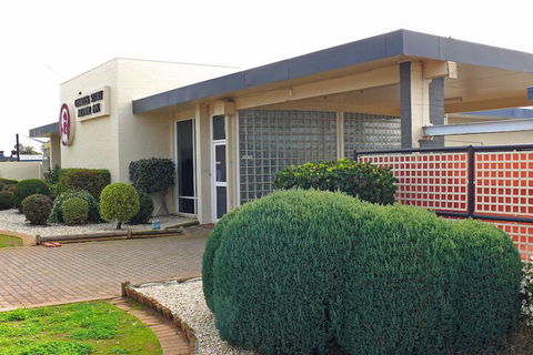 Charles Sturt Motor Inn West Wyalong - Sydney 4u 5