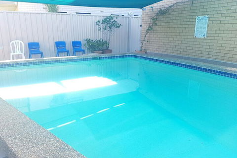 Lake Front Motel - Sydney 4u 2