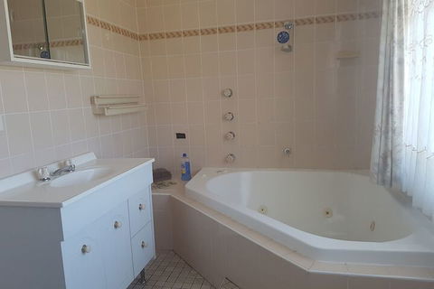 Lake Front Motel - Sydney 4u 6