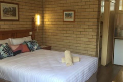 Lake Front Motel - Sydney 4u 0
