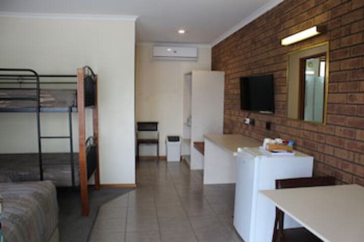 Inkerman VIC Sydney 4u