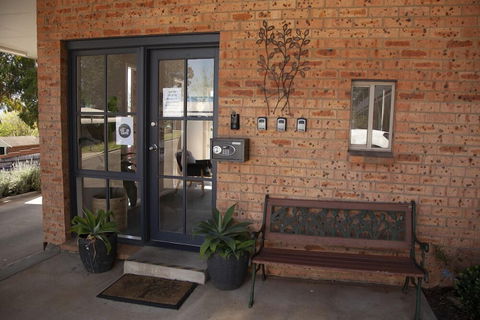 Bega Downs Motor Inn - Sydney 4u 6